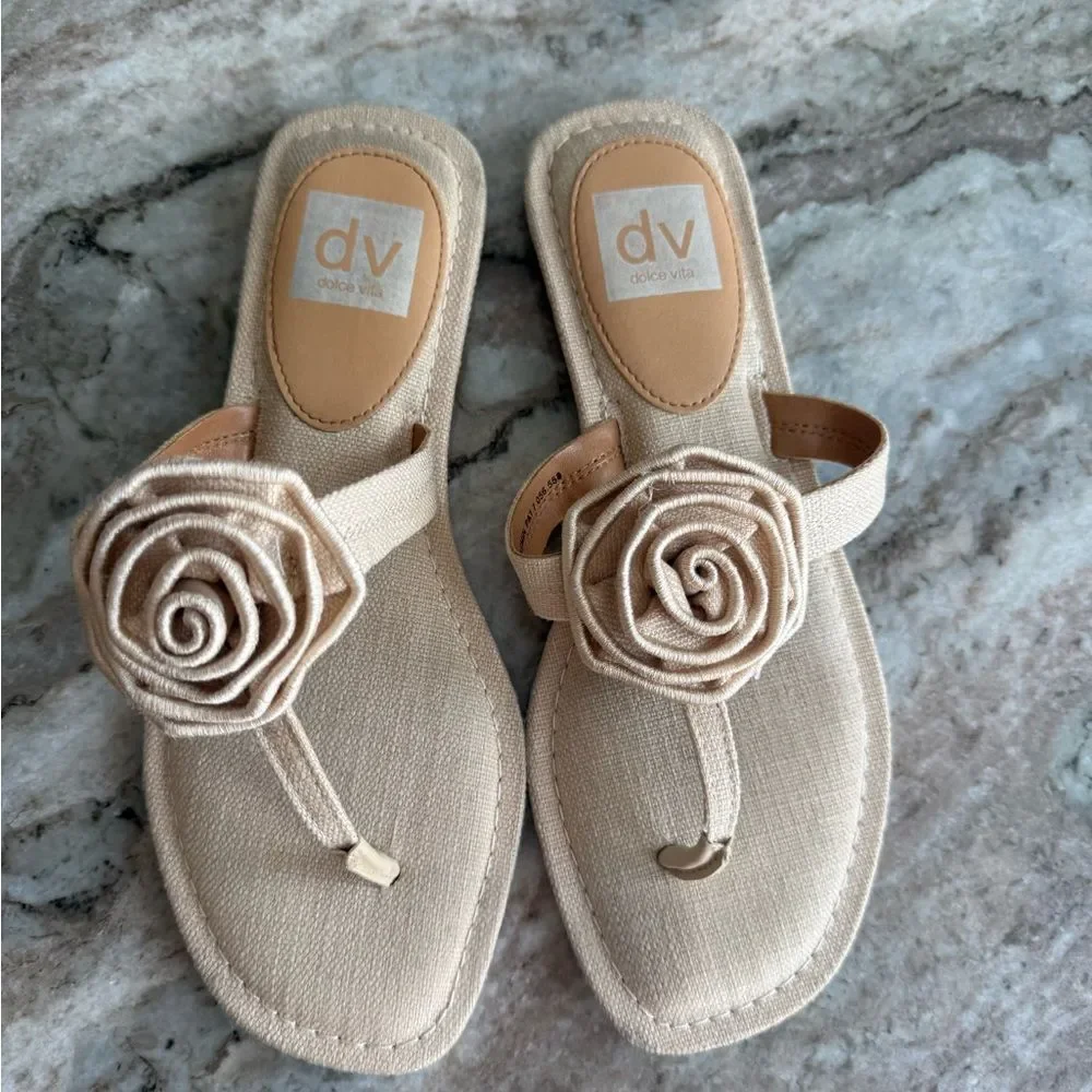 DV by Dolce Vita Cream Rosette Sandals Thong Floral Slide Size 7.5 Rose-Accent